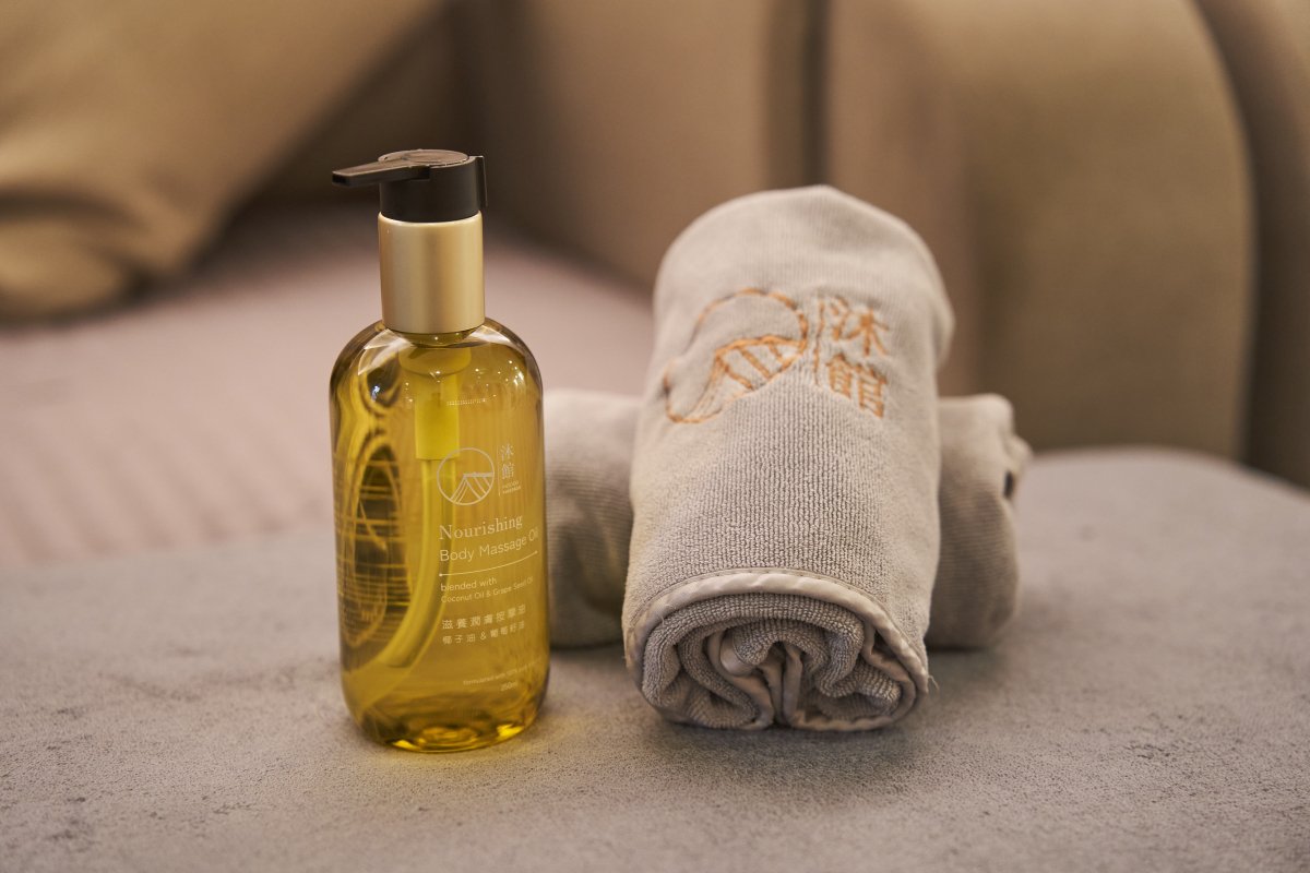 滋養潤膚按摩油 - TRIUNITY TRADING COMPANY LIMITED